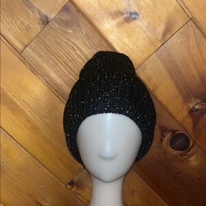 🎄 🎁 Hand Crafted- Sparkly Gold and Black double knitted beanie